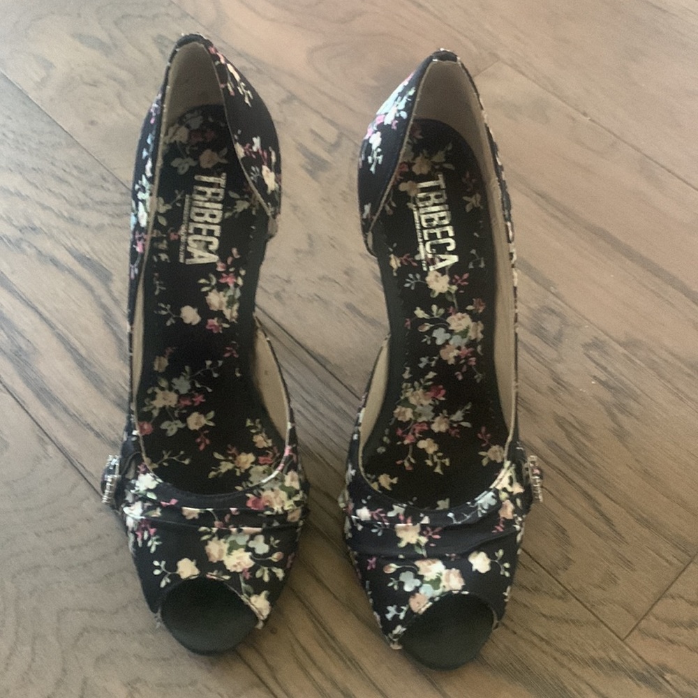 Vintage Kenneth Cole (Tribeca Production brand) open-toed stilettos. Size 9.